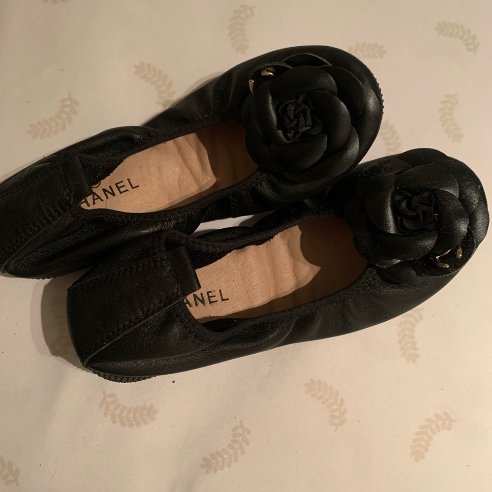CHANEL Black Leather Flats with Floral Accent